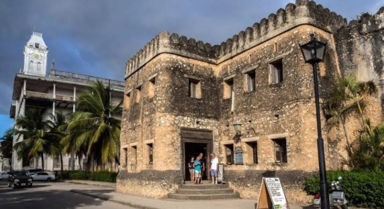 Sonnenuntergangssuchende: Die Dämmerungstour von Stone Town Tansania — #4