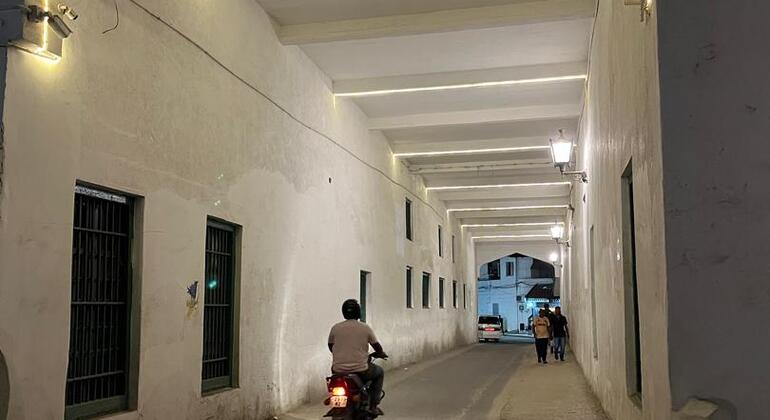 Sonnenuntergangssuchende: Die Dämmerungstour von Stone Town Tansania — #9