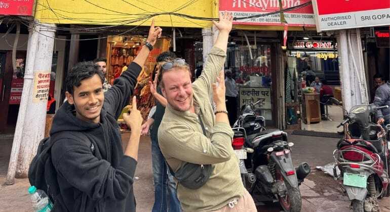 Mercado de Deli antigo Comida de rua e excursão gratuita de riquixá a pedais Índia — #3