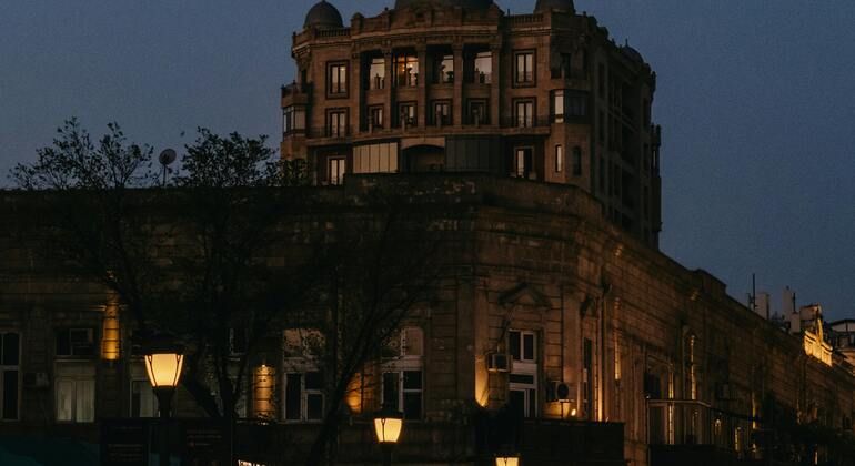 Visita guiada gratuita às vibrações nocturnas iluminadas de Baku Azerbaijão &mdash; #2