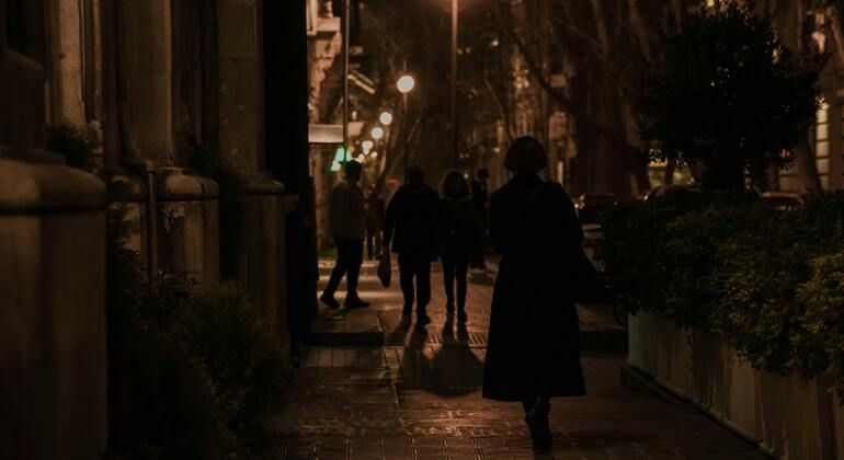 Visita guiada gratuita às vibrações nocturnas iluminadas de Baku Azerbaijão &mdash; #3