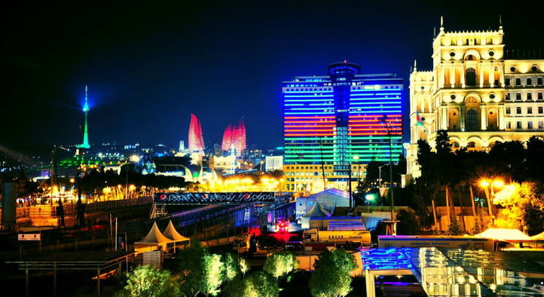 Visita guiada gratuita às vibrações nocturnas iluminadas de Baku Azerbaijão &mdash; #5