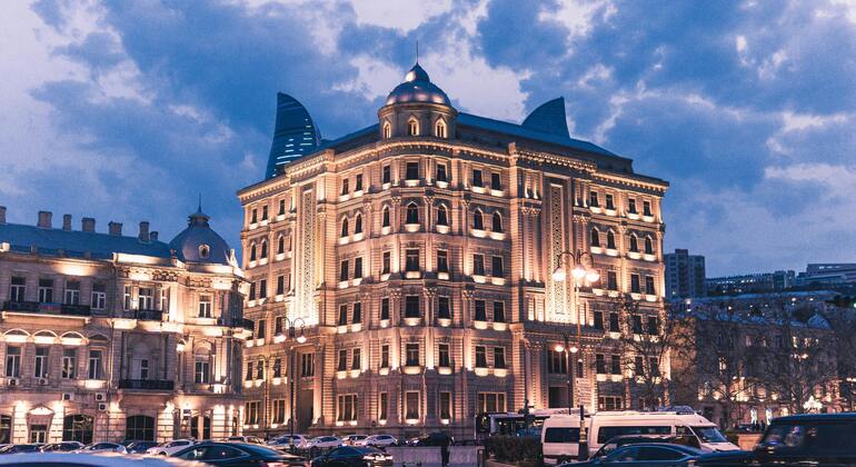 Visita guiada gratuita às vibrações nocturnas iluminadas de Baku Azerbaijão &mdash; #8