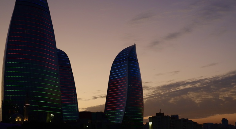Visita guiada gratuita às vibrações nocturnas iluminadas de Baku Azerbaijão &mdash; #11
