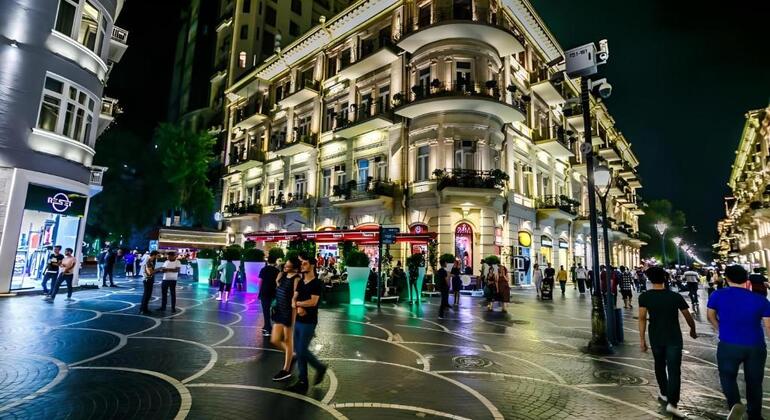 Visita guiada gratuita às vibrações nocturnas iluminadas de Baku Azerbaijão &mdash; #12