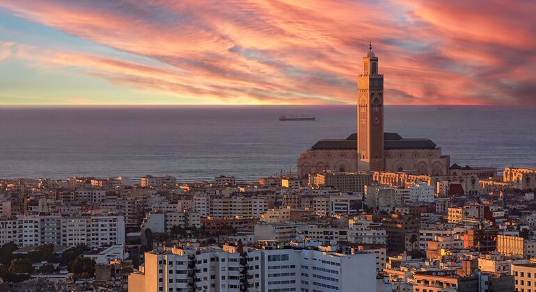 Explorar a beleza da cidade de Casablanca em Marrocos Organizado por Hamza Rakiy
