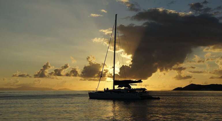 puesta-de-sol-en-catamaran-desde-valencia-en-3