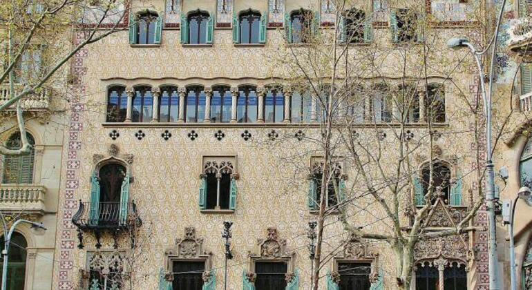 the-frequency-tour-walk-eat-feel-gaudi-tapas-gothic-en-12