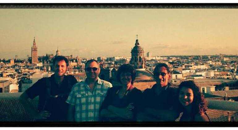 Passeio pedestre ao pôr-do-sol nos telhados de Sevilha Espanha — #4