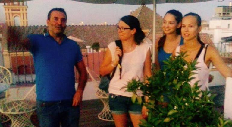 Passeio pedestre ao pôr-do-sol nos telhados de Sevilha Espanha — #6