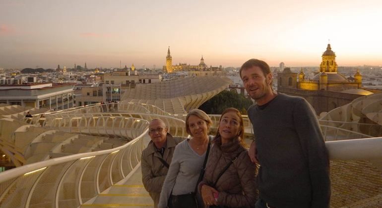 Passeio pedestre ao pôr-do-sol nos telhados de Sevilha Espanha — #2