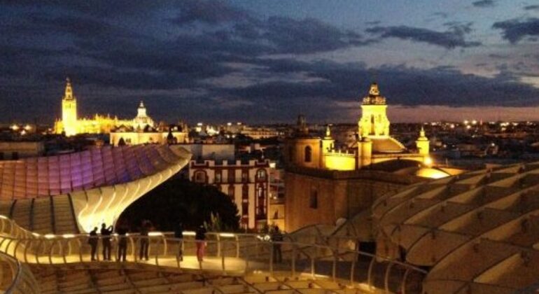 Passeio pedestre ao pôr-do-sol nos telhados de Sevilha
