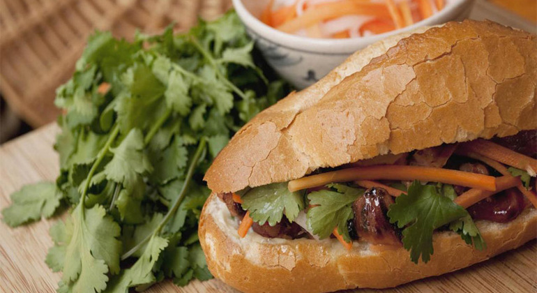 Passeio de comida de rua em Saigão e confeção de rolinhos primavera numa casa local Vietname &mdash; #6