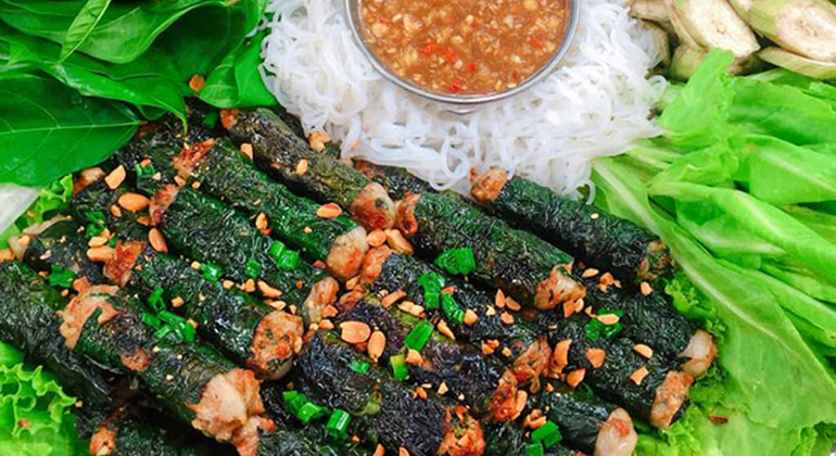 Passeio de comida de rua em Saigão e confeção de rolinhos primavera numa casa local Vietname &mdash; #2