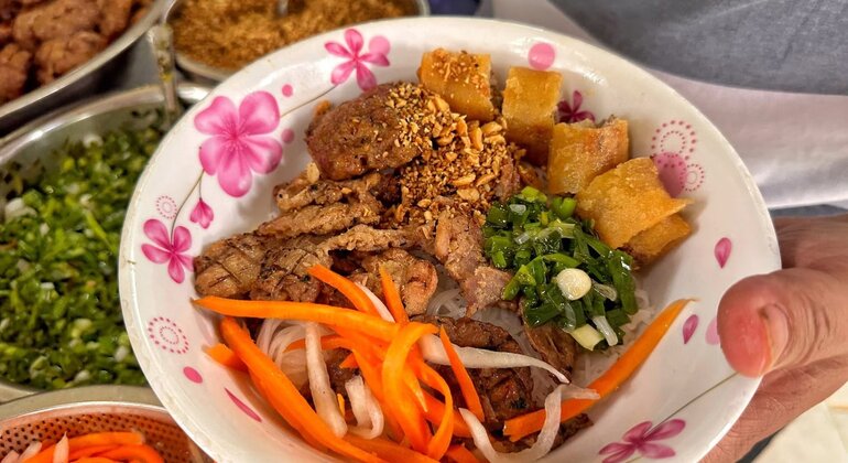 Passeio de comida de rua em Saigão e confeção de rolinhos primavera numa casa local Vietname &mdash; #4