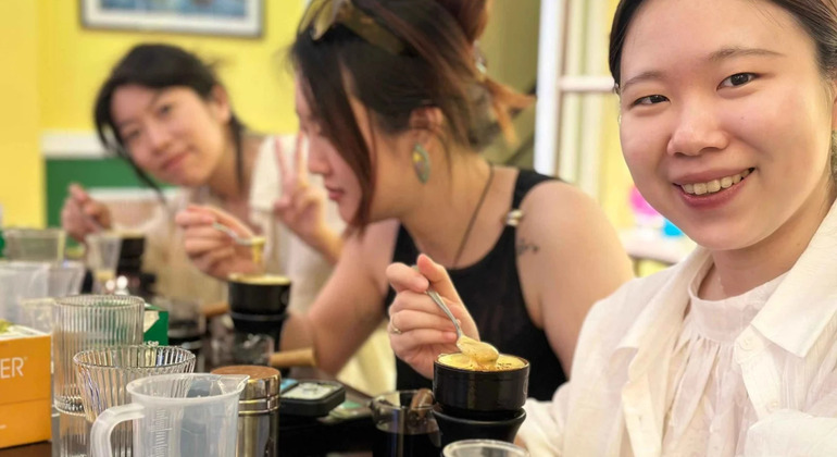 Laboratorio sul caffè vietnamita in una casa locale: Preparare e degustare cinque bevande Vietnam &mdash; #4