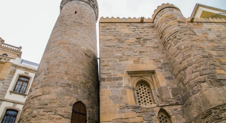 Visita gratuita a los principales lugares de interés de la Bakú antigua y moderna Azerbaiyán — #6