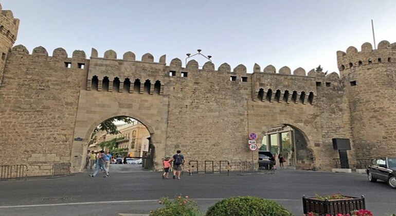 Visita gratuita a los principales lugares de interés de la Bakú antigua y moderna Azerbaiyán — #22