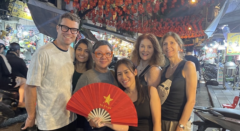 Visite libre du vieux quartier de Hanoi par la rue du train Fournie par Hanoi Bliss Tour