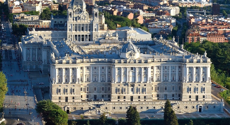 Madrid Infinita Free Tour: Austrias, Almudena, Royal Palace and more