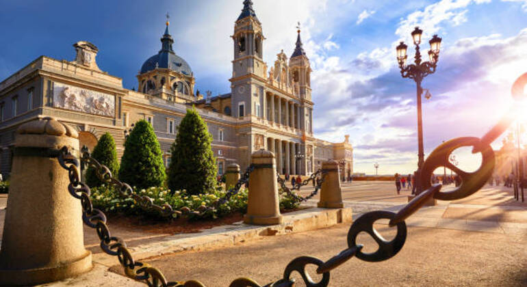 Madrid Infinita Free Tour: Austrias, Almudena, Palacio Real y más España &mdash; #2