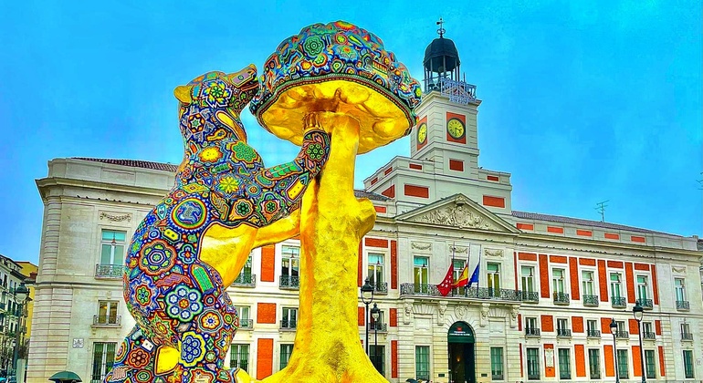 Madrid Free Tour: Austrias, Almudena, Palácio Real - Guias locais, Spain