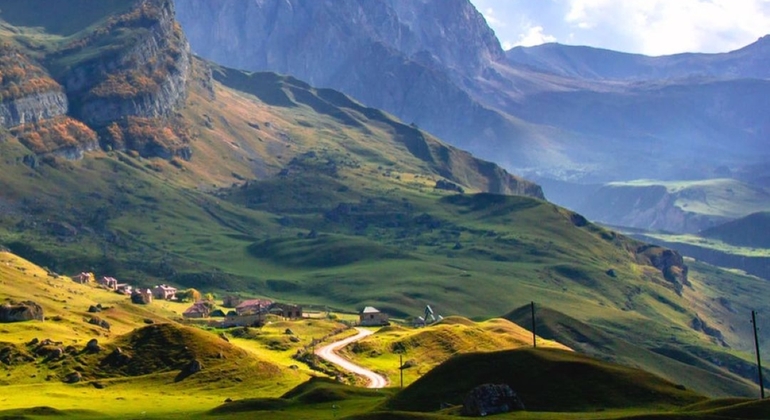 Baku Escape : Nature, montagnes et collines aux couleurs de bonbons Azerbaïdjan — #6