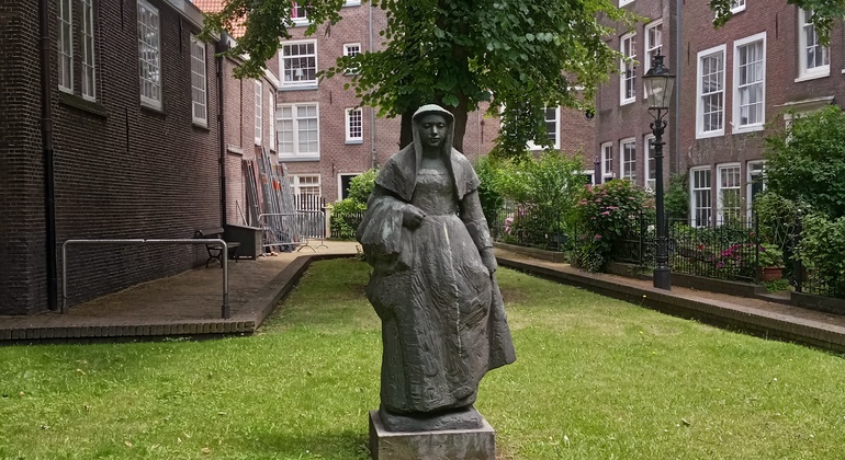 discover-medieval-amsterdam-with-an-archaeologist-es-3