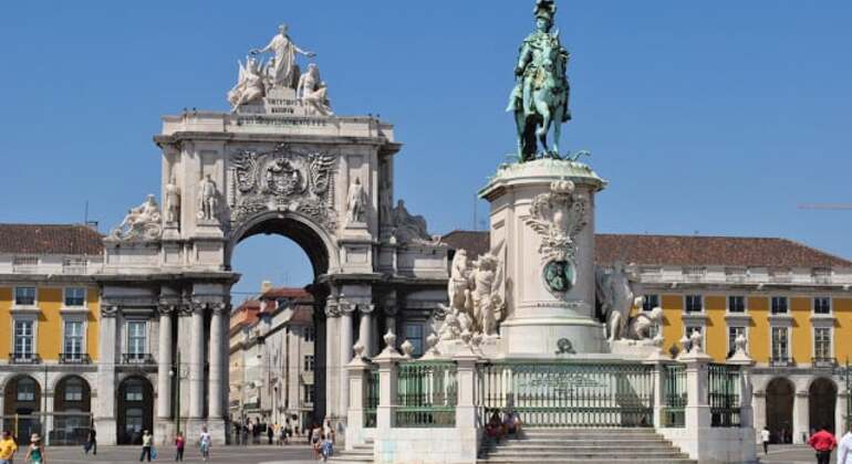 explore-lisbons-heart-alfama-to-st-georges-castle-es-3
