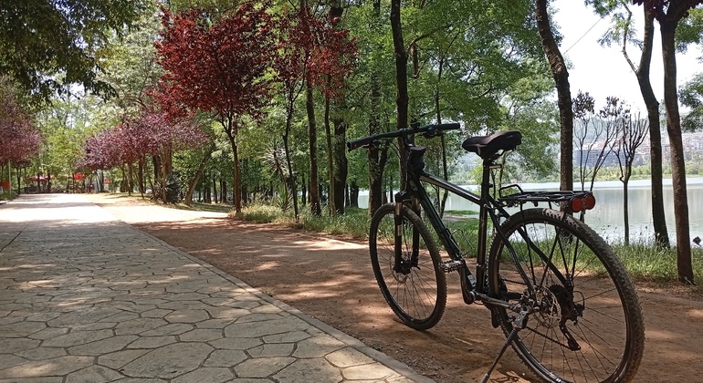 Visite à vélo de Tirana avec un guide local Albanie — #12