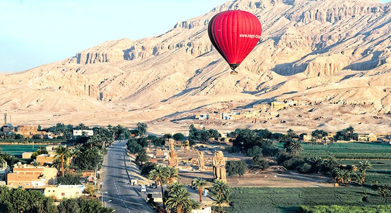 Entdecken Sie Luxor: Heißluftballon und ganztägige Tour Bereitgestellt von Saber Heggy
