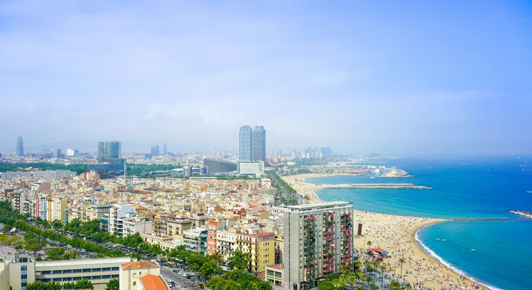 historic-walk-through-barcelonas-streets-es-1