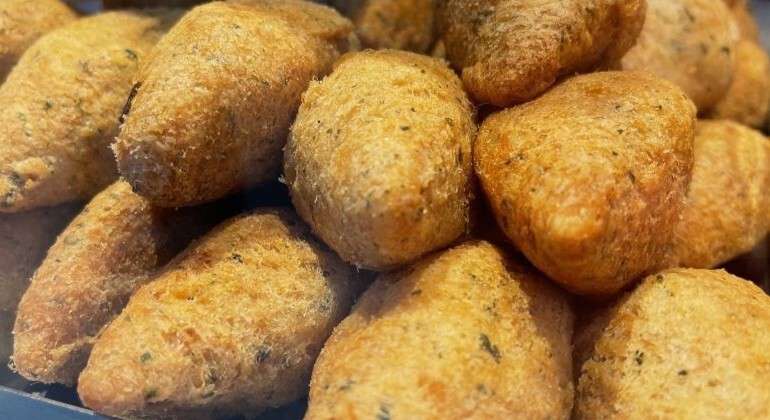 Porto Bites & Banter in Bolhão Market Free Tour Portugal — #21