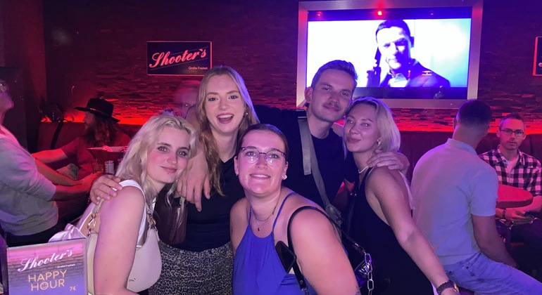 berlin-pubcrawl-shots-party-games-vip-club-entry-es-3