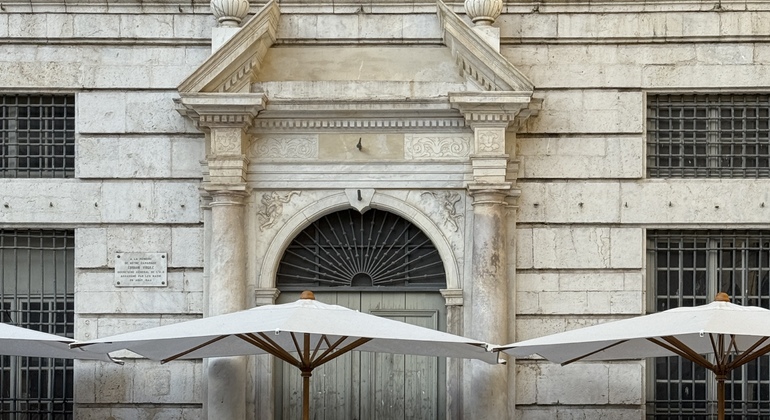 discover-centuries-of-history-in-old-nice-en-8