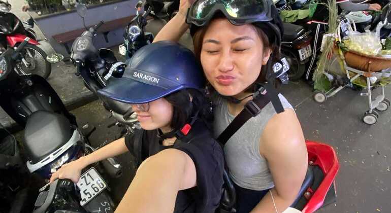 Excursão gratuita de moto a Hanói sobre comida e cultura Organizado por Phoebe