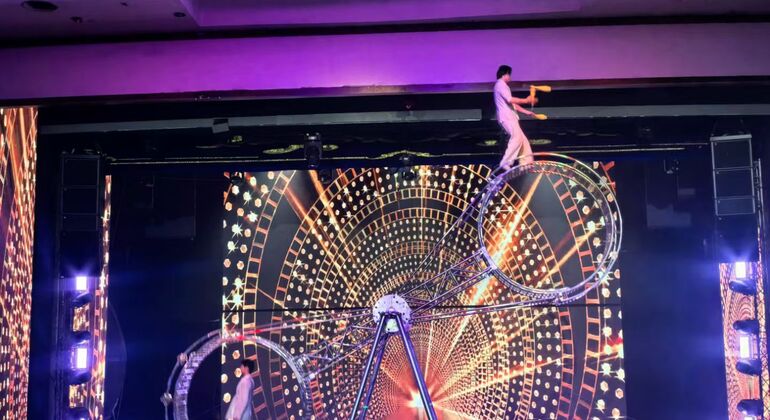 Peking: Qinlegong-Akrobatik-Show mit regulärem Sitzplatz (blaue Sitze) China — #3