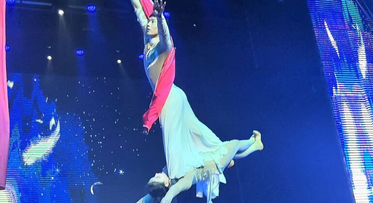 Peking: Qinlegong-Akrobatik-Show mit regulärem Sitzplatz (blaue Sitze) China — #4