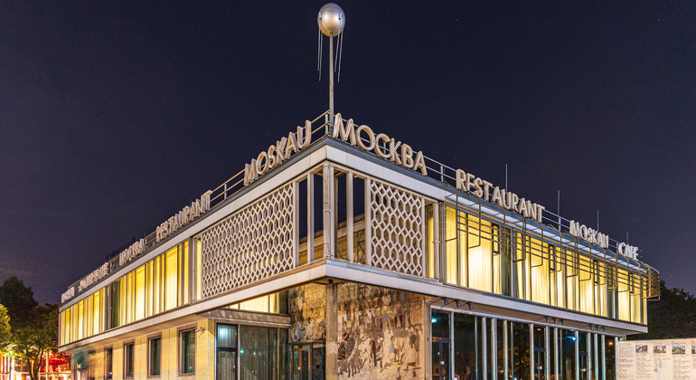 living-the-wall-personal-histories-of-the-gdr-es-1