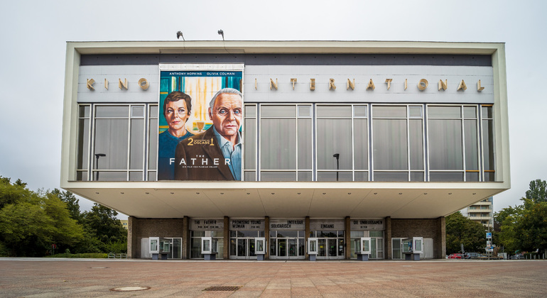 living-the-wall-personal-histories-of-the-gdr-es-2