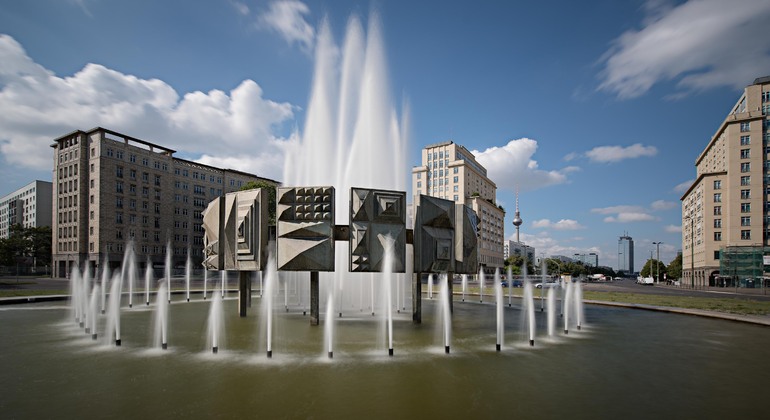 living-the-wall-personal-histories-of-the-gdr-es-3