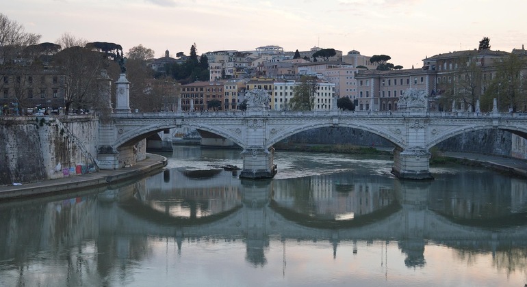 free-tour-from-trevi-fountain-to-the-tiber-tiver-en-2