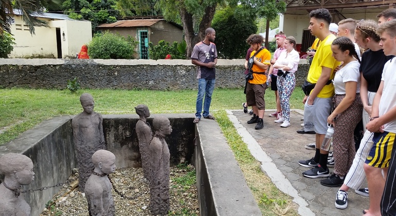 Explore a Cidade Velha de Zanzibar com a Almasi Tours and Travel Organizado por Almasi Tours and Travel