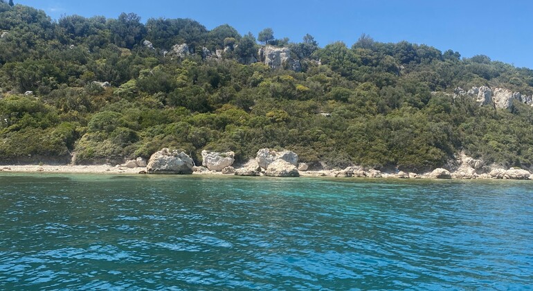 canoeing-wine-tasting-in-a-historic-cellar-es-1