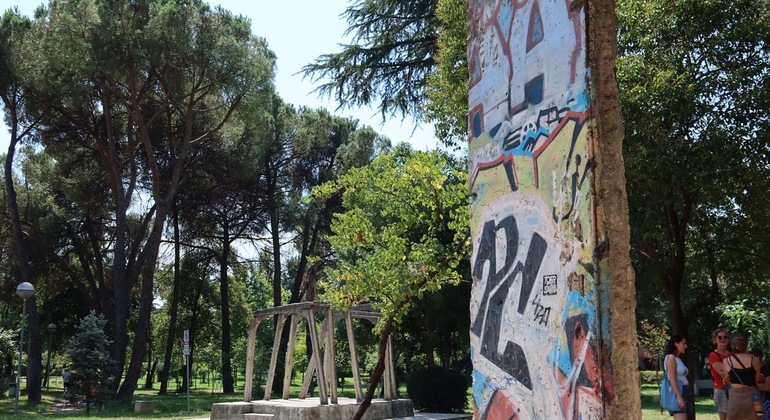 Tirana Entre la luz y la oscuridad Albania — #5