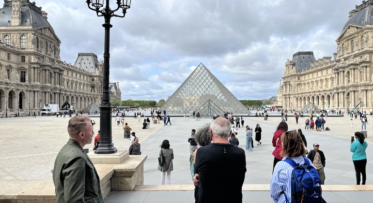 rude-bastards-free-tour-of-paris-es-5