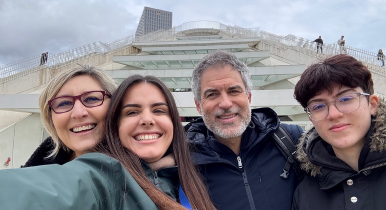 Tour gratuito di Tirana: Dalla dittatura alla libertà Fornito da Ana Shahini