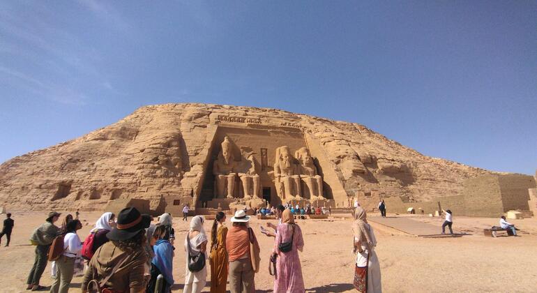 Tour di un'intera giornata ai templi di Abu Simbel da Assuan Fornito da egypttoursfinders