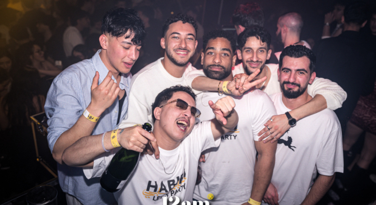 Rencontrer, boire et danser : Tournée des bars de Madrid Fournie par 12AM PUB CRAWL