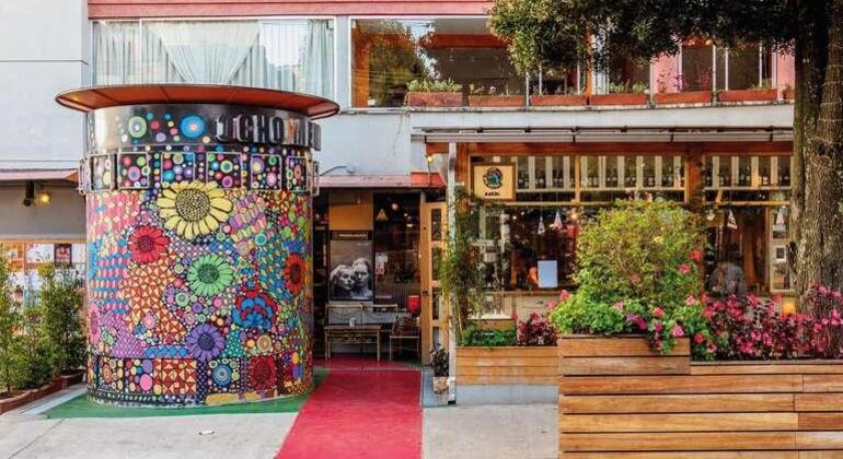 Between Murals and Flavors: Modern Quito on Foot Ecuador — #5